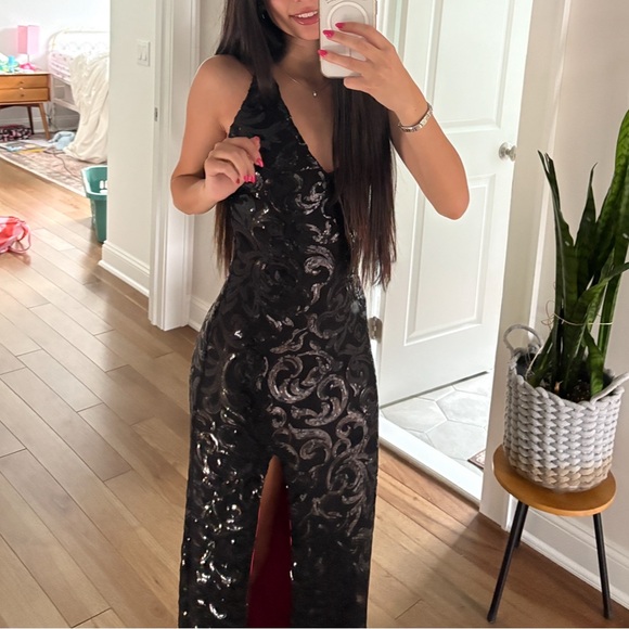 Dresses & Skirts - Elegant Black and Pink Sequin Prom Dress